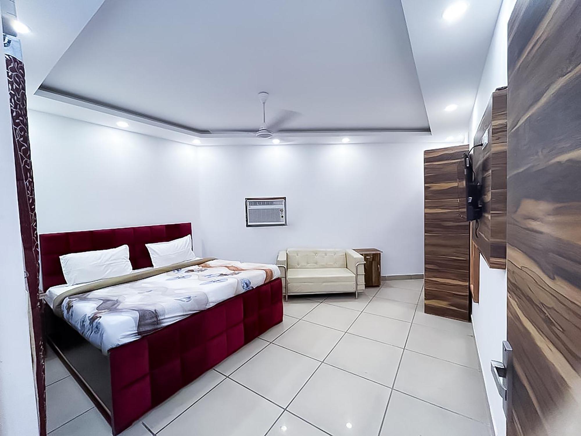 Deluxe Room Sec 132 Near Paras Mall 诺伊达 外观 照片